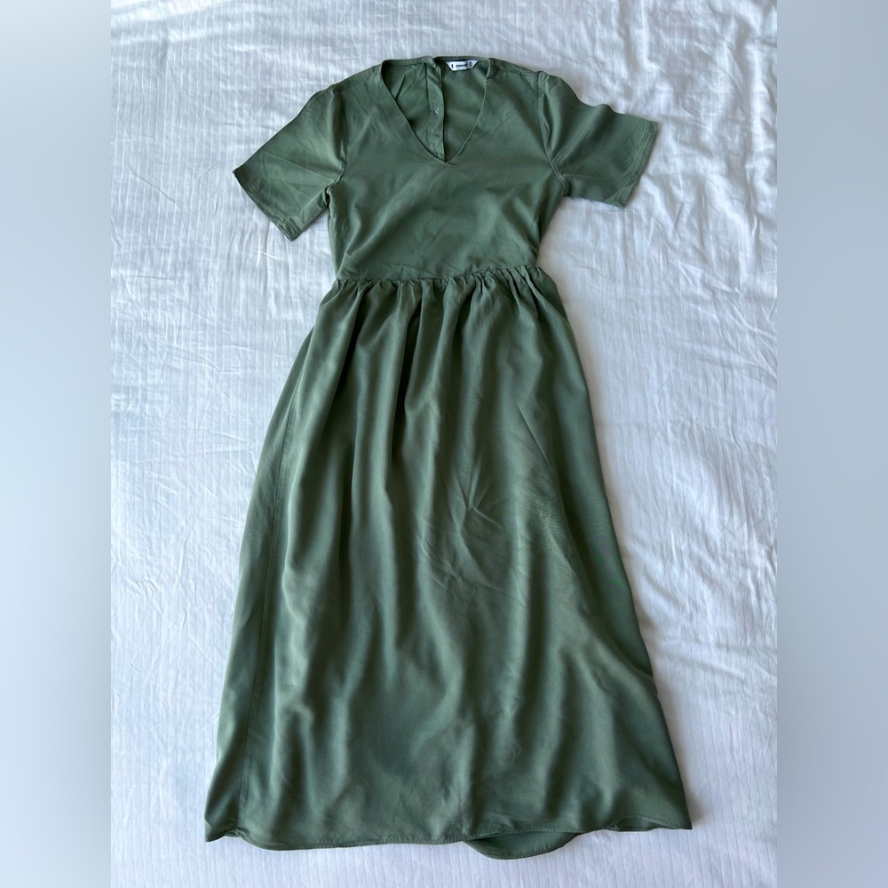 Midi cut-out green dress